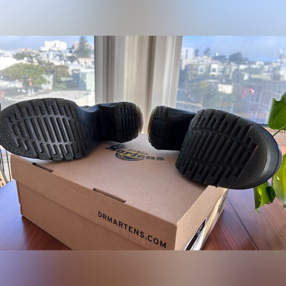 Dr Marten Jesy6 black heeled boots (NIB) - Picture 4 of 8